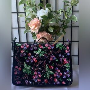 Vera Bradley - Hanging Organizer with Detachable Pouches 💜